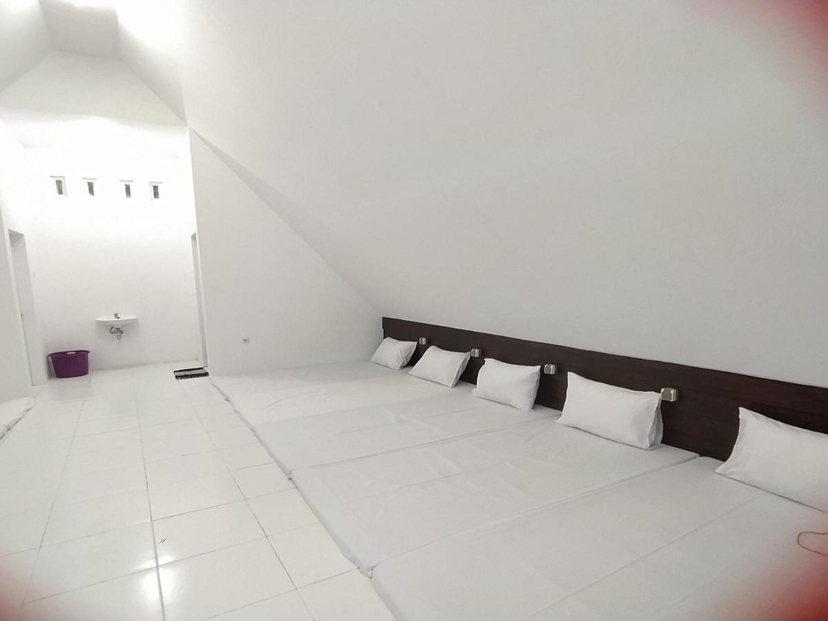 Seger Nusantara Albergue Kalisat Exterior foto