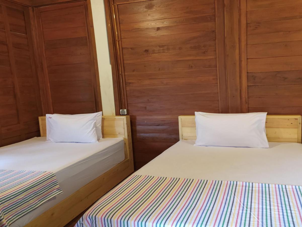 Seger Nusantara Albergue Kalisat Exterior foto
