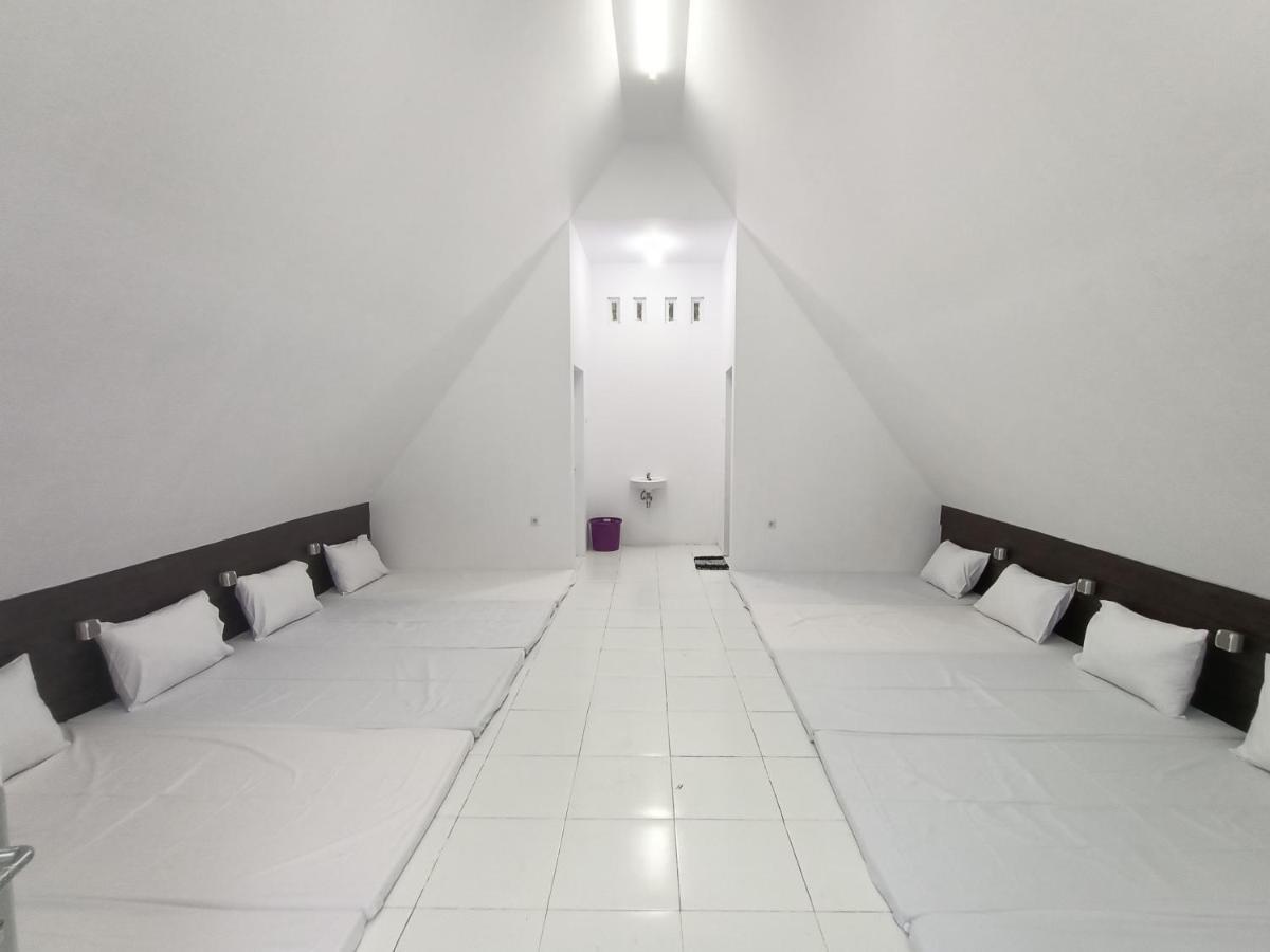 Seger Nusantara Albergue Kalisat Exterior foto