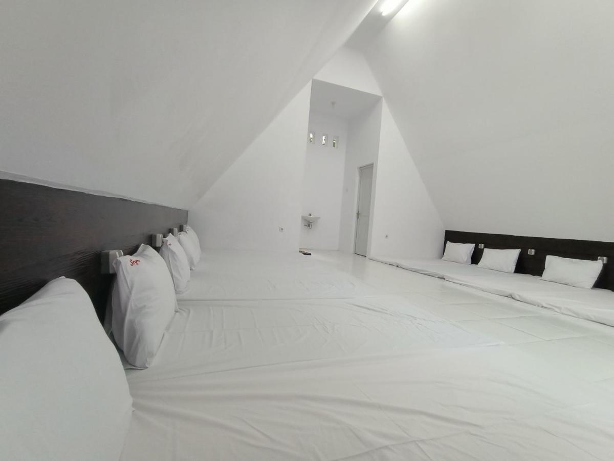 Seger Nusantara Albergue Kalisat Exterior foto