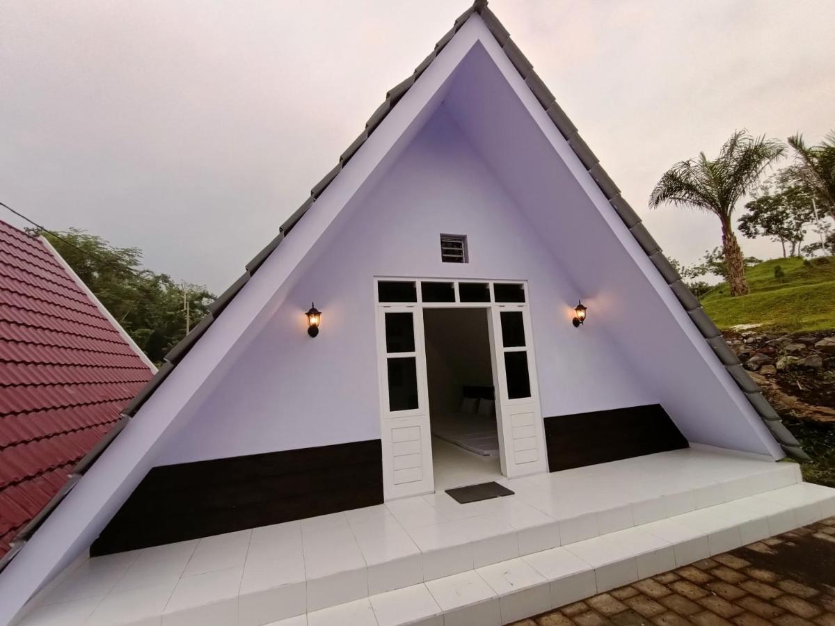 Seger Nusantara Albergue Kalisat Exterior foto