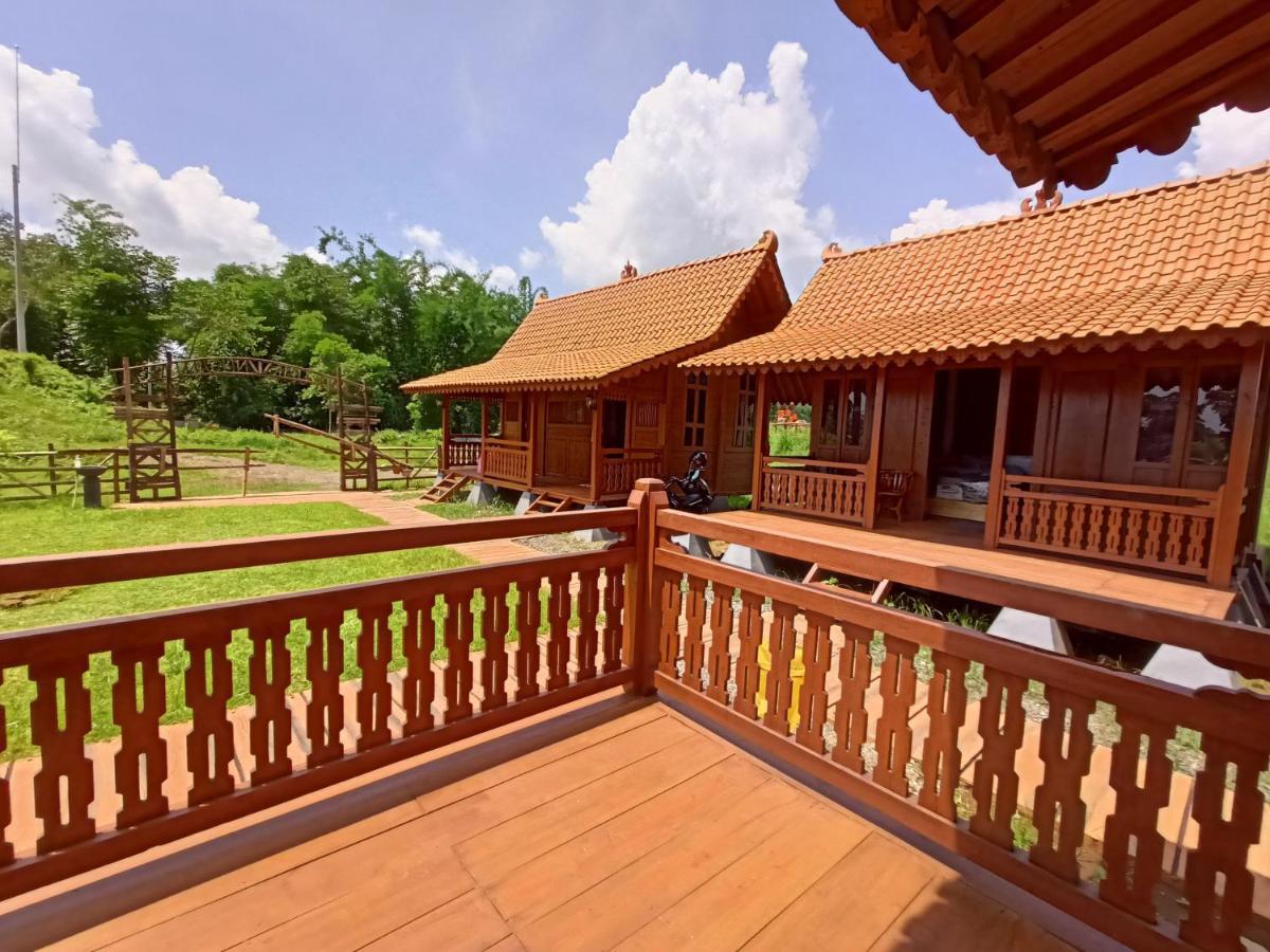 Seger Nusantara Albergue Kalisat Exterior foto