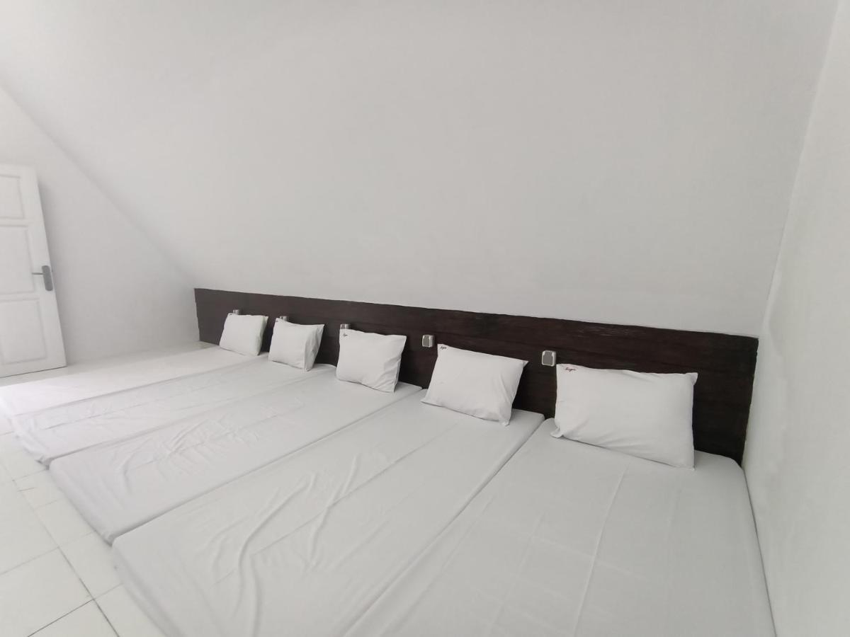 Seger Nusantara Albergue Kalisat Exterior foto