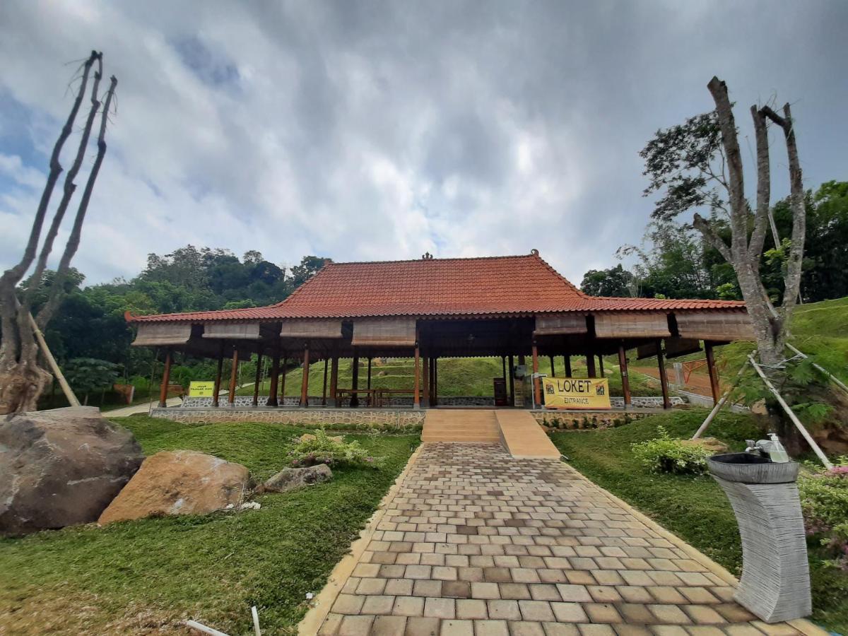 Seger Nusantara Albergue Kalisat Exterior foto
