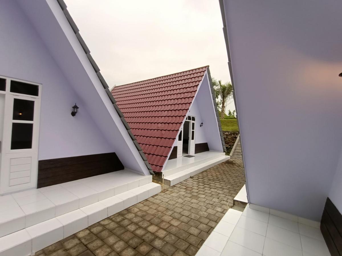 Seger Nusantara Albergue Kalisat Exterior foto
