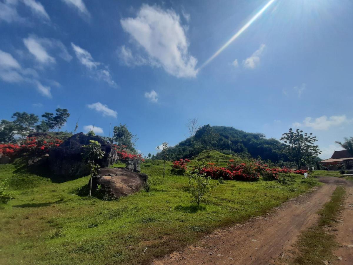 Seger Nusantara Albergue Kalisat Exterior foto