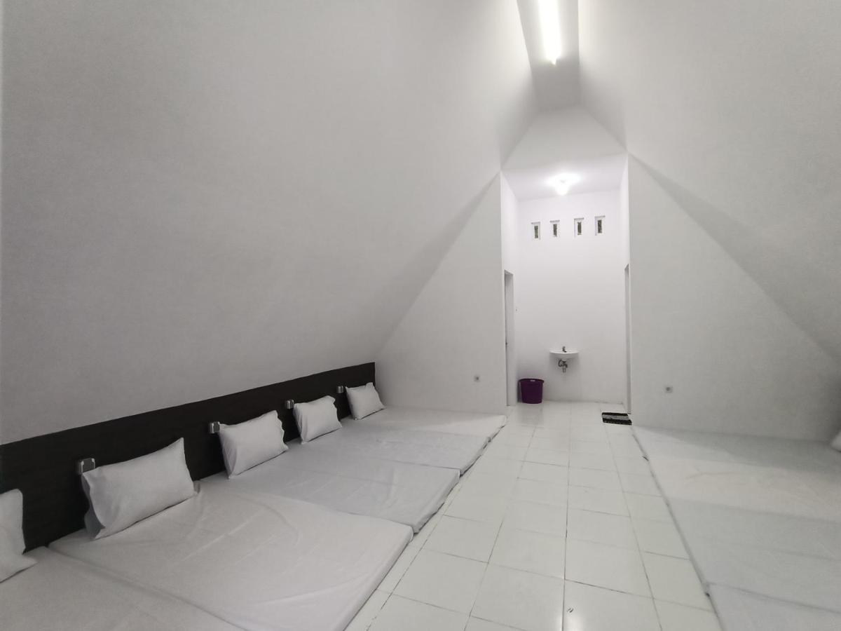 Seger Nusantara Albergue Kalisat Exterior foto