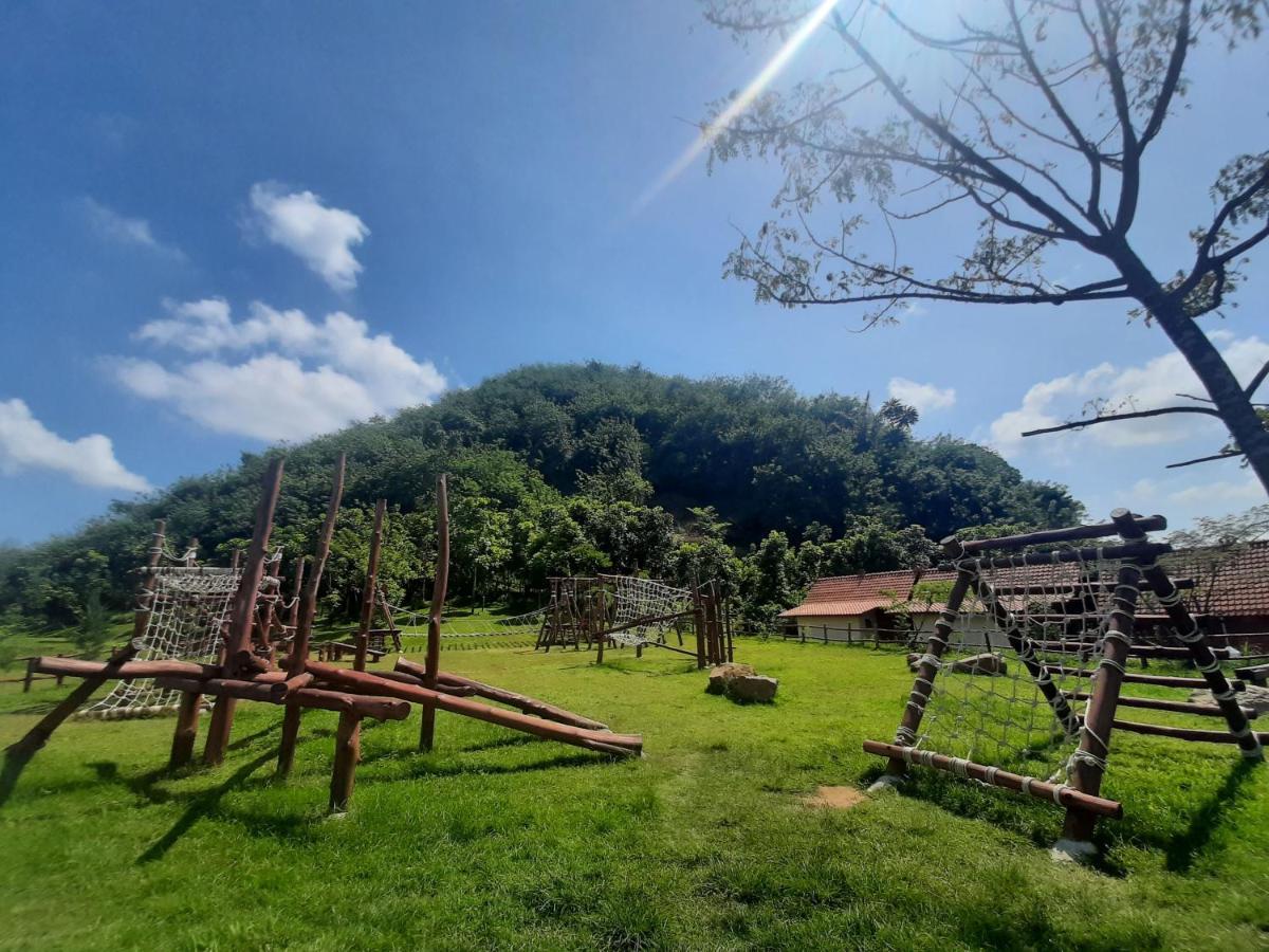 Seger Nusantara Albergue Kalisat Exterior foto